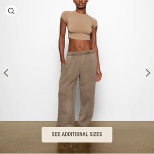 NWT SKIMS Boyfriend Fleece Pant in Desert